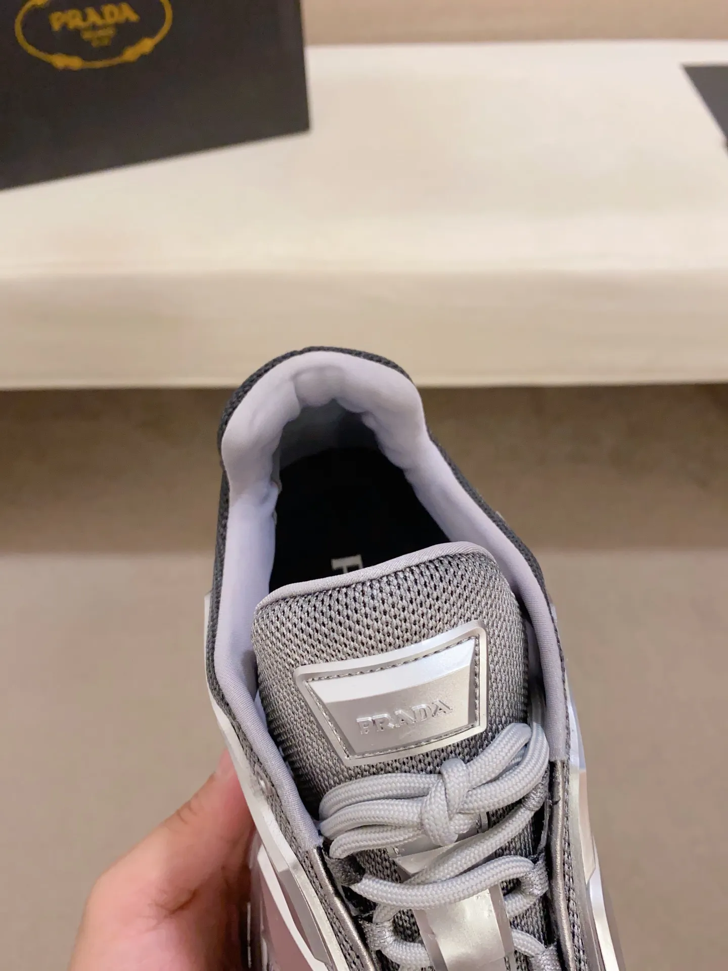Factory price 600 men's shoes 💰 ✔️✔️✔️High version High quality new PRADA (Prada) counters are on the market simultaneously, new men's shoes, 😘fabrics are selected from first-layer cowhide. Lining: imported elastic mesh➕cowhide lining. 👍🏿High-end☄️Open-molded non-slip rubber outsole, exquisite lines, simple and elegant, comfortable and high-end for leisure travel. Number of yards: 38 to 44.